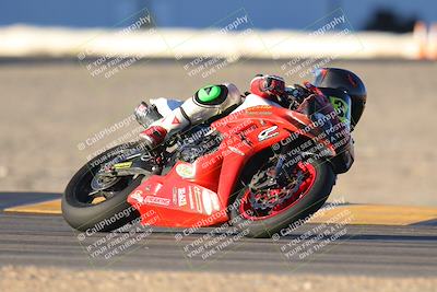 media/Nov-19-2023-CVMA (Sun) [[1f3d1b7ccb]]/Race 17 Amateur Supersport Middleweight/